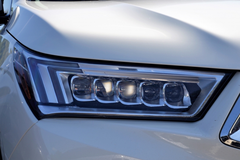 moto-COURMES-min_acura-headlamp-2834131